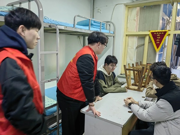 党建引领|必赢242net官网|管理学院|传承红色基因，践行雷锋精神