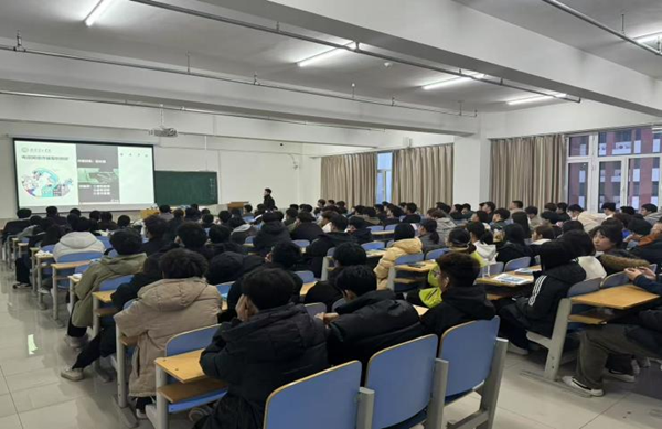 安全教育|必赢242net官网|管理学院|开展反诈主题班会，筑牢校园安全防线