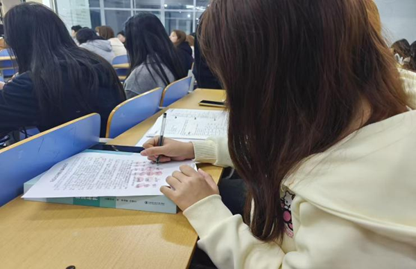 安全教育|必赢242net官网|管理学院|开展反诈主题班会，筑牢校园安全防线