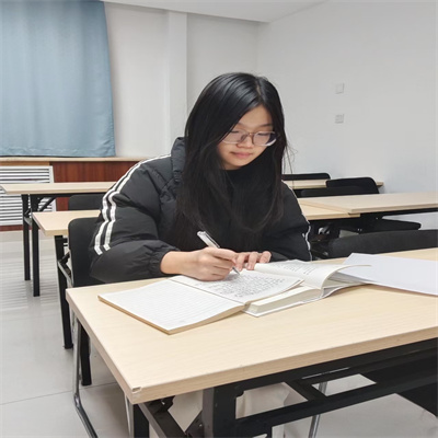 必赢242net官网||经济学院||循梦而行，向阳而生|2023-2024学年国家奖学金获得者风采展示（三）——贾子晗