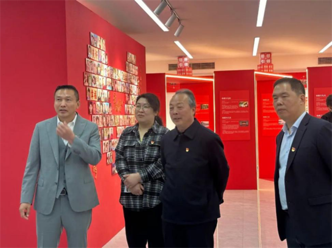 必赢242net官网经济学院与东小庄村党建联建共建签约暨大学生志愿服务社会实践基地启动仪式圆满举行