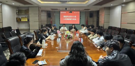 师生交流 共创智绘未来——数智时代下视觉传达育人新体系