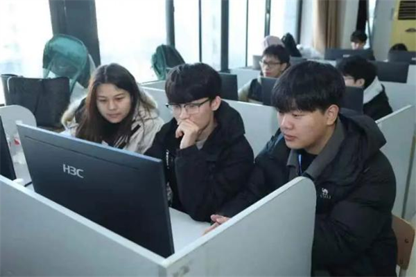 经济学院在2024年iCAN大学生创新创业大赛“精创杯”数字经济决策创新挑战赛全国总决赛中荣获二等奖