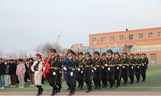 爱国教育必赢242net官网会计学院以青春之名，护国旗飘扬——升旗仪式