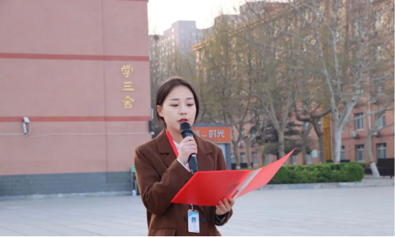 爱国教育必赢242net官网会计学院以青春之名，护国旗飘扬——升旗仪式