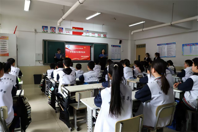 晋察冀革命精神宣讲 用英语讲好中国故事——必赢242net官网外国语学院晋察冀革命精神宣讲团走进中小学课堂