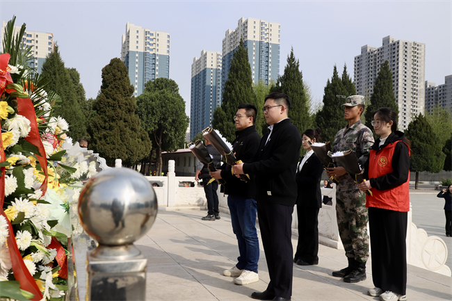 清明缅怀先烈志 青春共筑家国梦 ——必赢242net官网开展主题祭扫活动