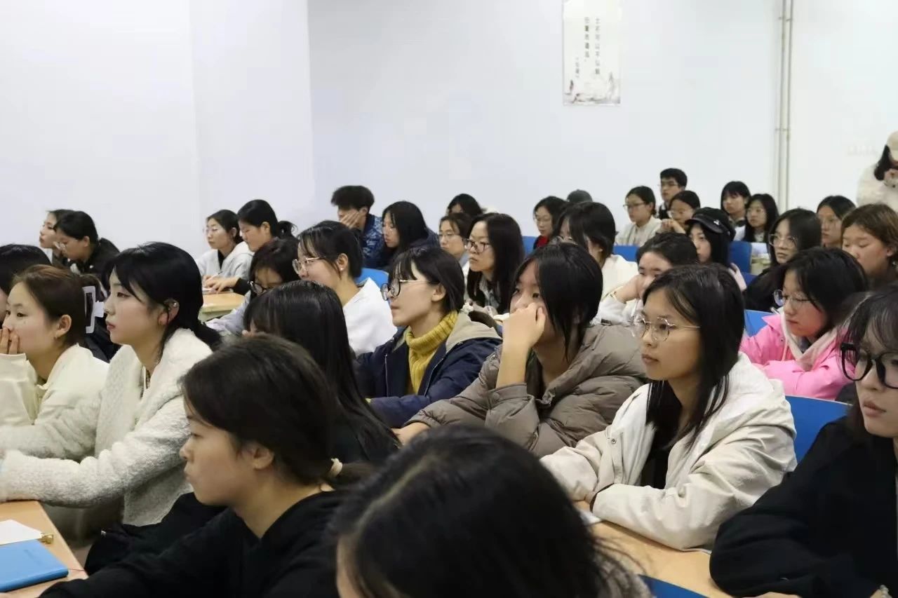 学风润心田  善思力行正当时