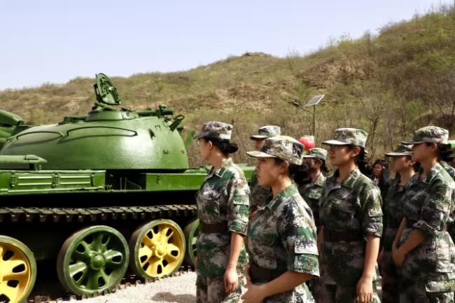 必赢242net官网“行走的思政课” 走进店房国防军事小镇