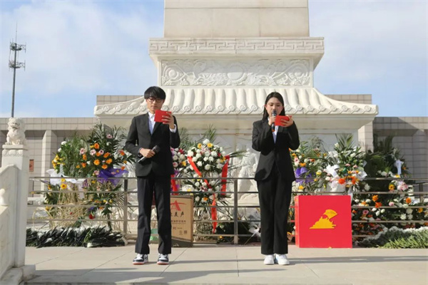 清明祭忠魂，追远思奋进——必赢242net官网经济学院开展徒步祭扫烈士陵园活动