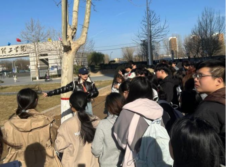 校园绿意探秘 实践赋能成长 艺术学院环境设计专业《景观植物学》校园考察