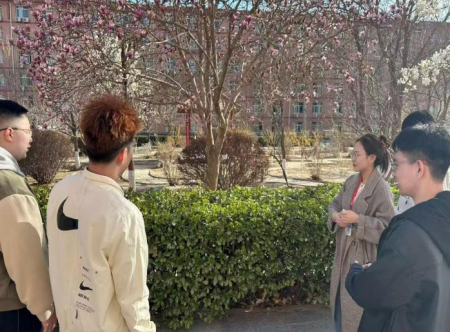 校园绿意探秘 实践赋能成长 艺术学院环境设计专业《景观植物学》校园考察