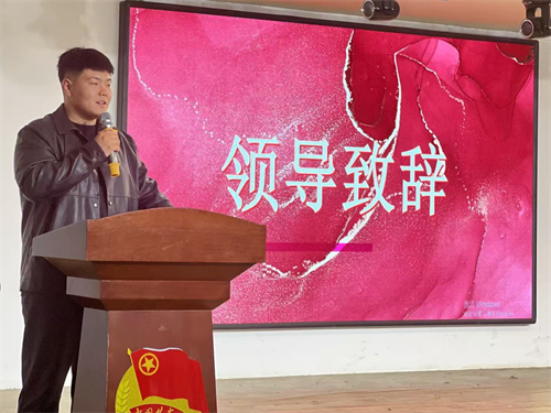 暖春寻微笑，暖心觅青春