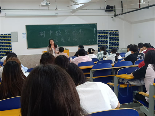 外国语学院召开学生座谈会 倾听学子心声共促教学优化