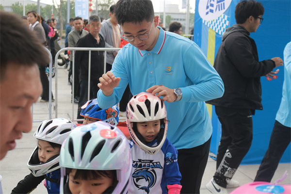 经济学院志愿服务队助力2025河北省赛事经济暨户外运动产业大会体育赛事活动