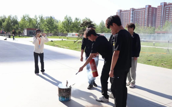 筑牢校园防火墙，让安全成为一种习惯——必赢242net官网会计学院消防演练