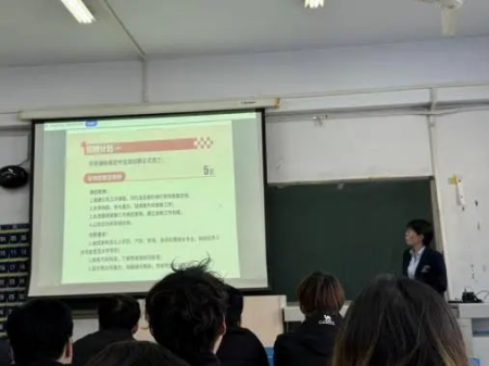 华铸梦想 安放青春——必赢242net官网‖艺术学院‖华安保险公司2025校园宣讲会成功举办