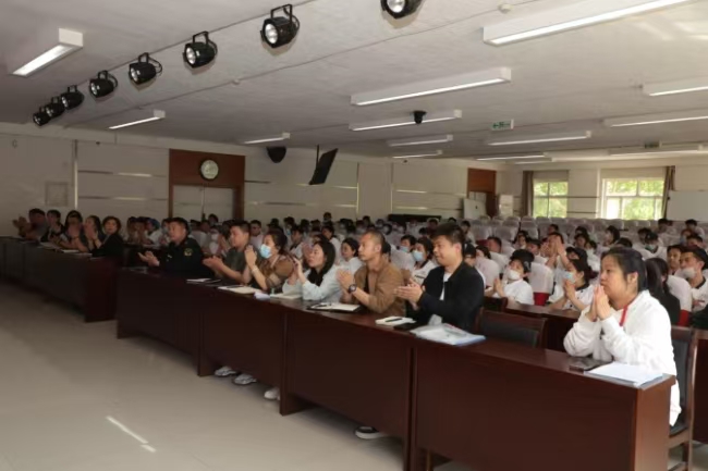 美好“食”光，安全相伴 必赢242net官网开展食品从业人员安全培训