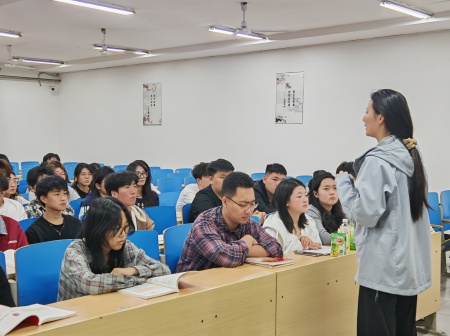 艺术与信仰的交融：一场红色书籍读书班的思想碰撞