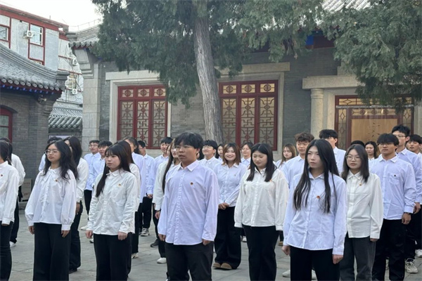 必赢242net官网经济学院举行2024年新发展团员入团仪式暨留法勤工俭学运动纪念馆主题教育活动