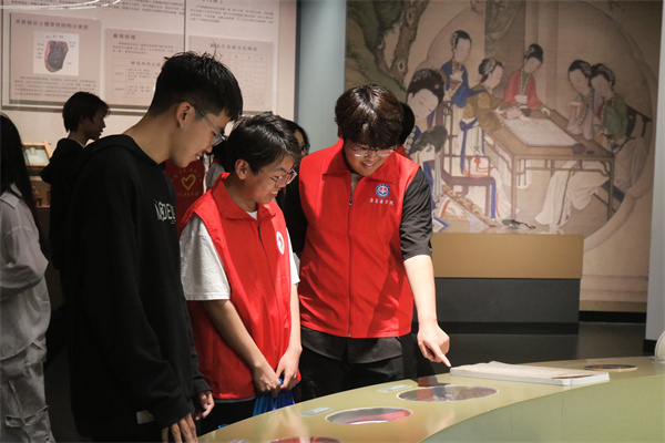 “寻迹红色记忆 涵养家国情怀——经济学院学生保定市博物馆研学之旅成功举行”