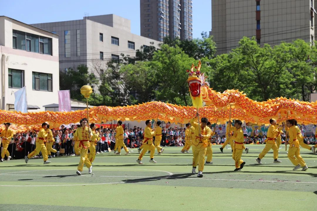 龙舞翩跹润童心，美育芳华育幼苗