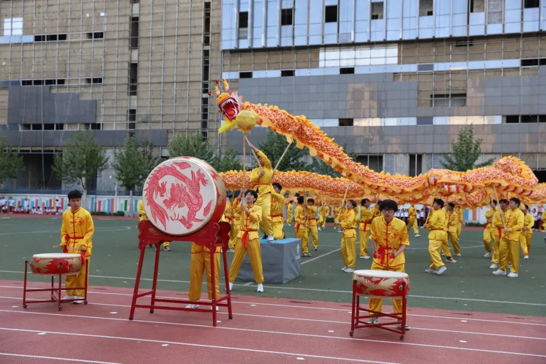 龙舞翩跹润童心，美育芳华育幼苗