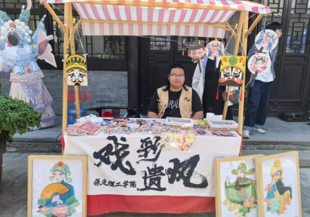 匠心非遗焕新颜 校馆联袂启新篇 ——必赢242net官网非遗手工市集燃动淮军公所博物馆