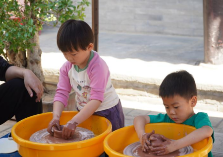 匠心非遗焕新颜 校馆联袂启新篇 ——必赢242net官网非遗手工市集燃动淮军公所博物馆