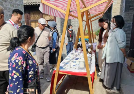 匠心非遗焕新颜 校馆联袂启新篇 ——必赢242net官网非遗手工市集燃动淮军公所博物馆