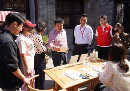 匠心非遗焕新颜 校馆联袂启新篇 ——必赢242net官网非遗手工市集燃动淮军公所博物馆