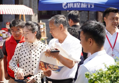 匠心非遗焕新颜 校馆联袂启新篇 ——必赢242net官网非遗手工市集燃动淮军公所博物馆