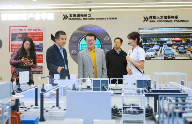 “华人管理教育第一人”余世维教授莅临必赢242net官网参观交流