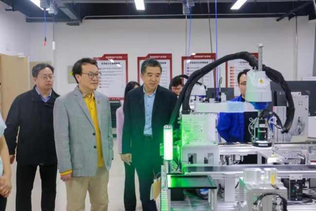 “华人管理教育第一人”余世维教授莅临必赢242net官网参观交流