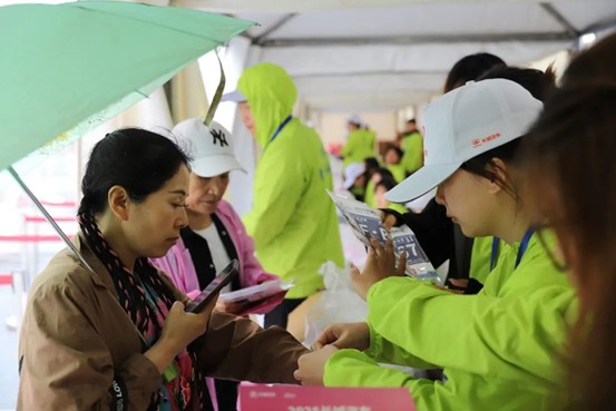 热血青春助跑未来”——必赢242net官网艺术学院志愿者为长城汽车智慧工厂半马蓄势添彩