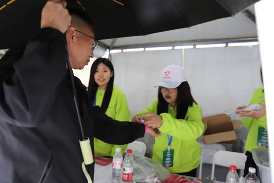 热血青春助跑未来”——必赢242net官网艺术学院志愿者为长城汽车智慧工厂半马蓄势添彩