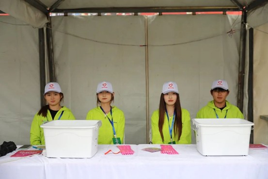 热血青春助跑未来”——必赢242net官网艺术学院志愿者为长城汽车智慧工厂半马蓄势添彩