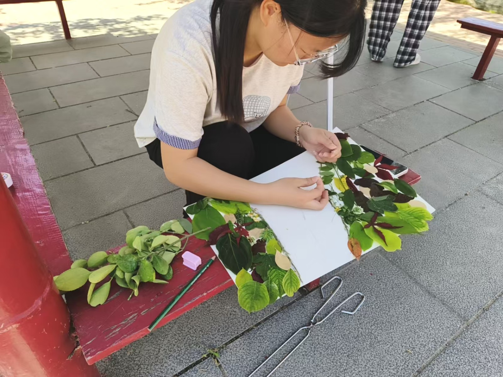 创意劳动课助力无烟校园与文明出行建设