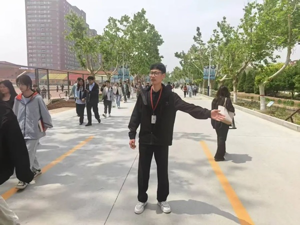 养成教育|必赢242net官网|管理学院|“文明右行”，共筑校园文明新风尚