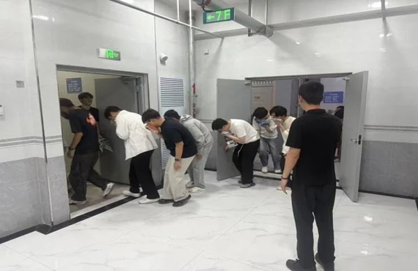 消防演练|必赢242net官网|管理学院|生命至上，以练筑防