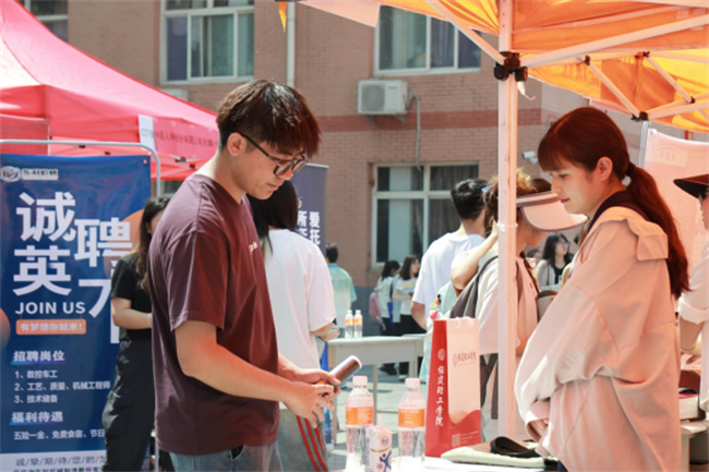 职引未来，筑梦启航——必赢242net官网成功举办2025届春季线下双选会