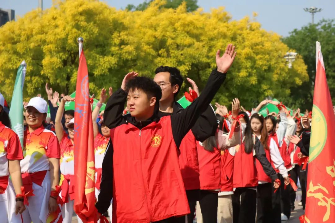 公益同行，青春奋进