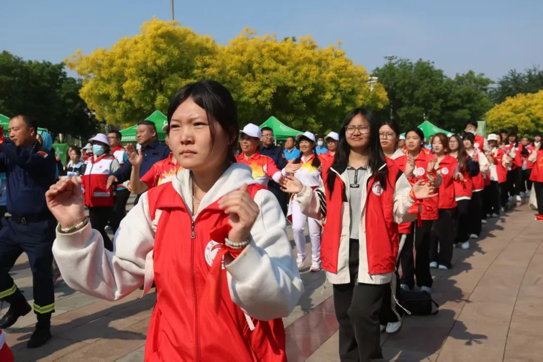 公益同行，青春奋进