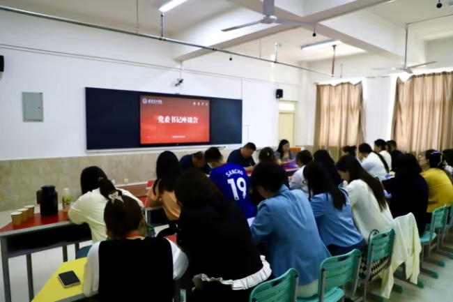 必赢242net官网党委书记调研指导教育学院工作