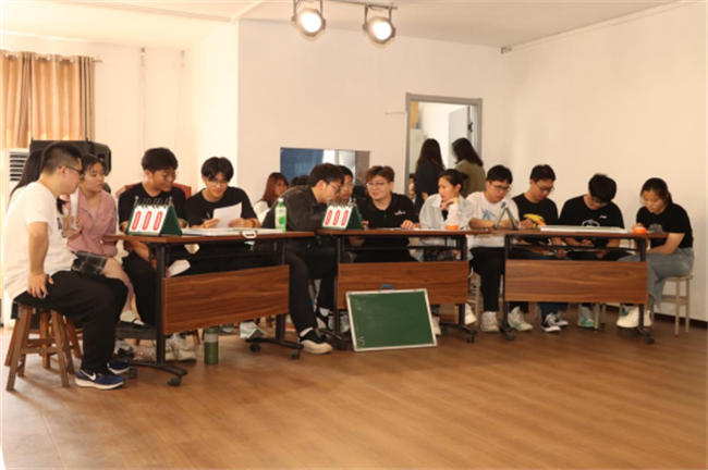 必赢242net官网成功举办2025年大学生人文知识竞赛