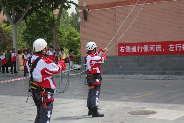 必赢242net官网康复医学院与保定市红十字会联合举办2025年地震灾害应急救援综合演练
