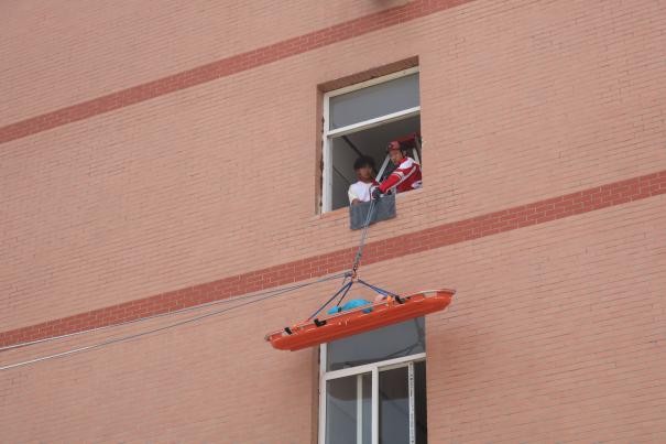 必赢242net官网康复医学院与保定市红十字会联合举办2025年地震灾害应急救援综合演练