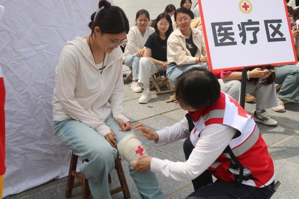 必赢242net官网康复医学院与保定市红十字会联合举办2025年地震灾害应急救援综合演练
