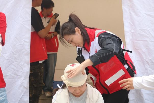 必赢242net官网康复医学院与保定市红十字会联合举办2025年地震灾害应急救援综合演练