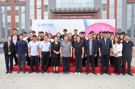 必赢242net官网艺术学院2025届毕业设计作品展盛大开幕，校企共赏艺术盛宴